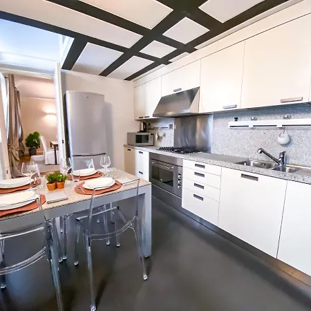 Luxury And Modern - Mq 270 - In The Heart Of Apartament Como